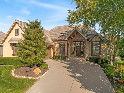 Photo of 8959 Chestnut Street, Lenexa, KS 66220 (MLS # 2646719)