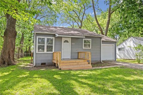 Photo of 8632 HAYES Street, Overland Park, KS 66212 (MLS # 2615799)