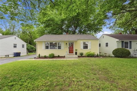 Photo of 7816 Washington Street, Kansas City, MO 64114 (MLS # 2619260)