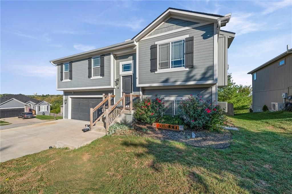 Photo of 800 SW Hill Top Court, Grain Valley, MO 64029 (MLS # 2592216)