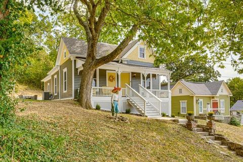 Photo of 436 E Broadway Avenue, Excelsior Springs, MO 64024 (MLS # 2627906)