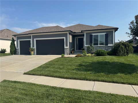 Photo of 213 SW Davenport Drive, Blue Springs, MO 64014 (MLS # 2633563)