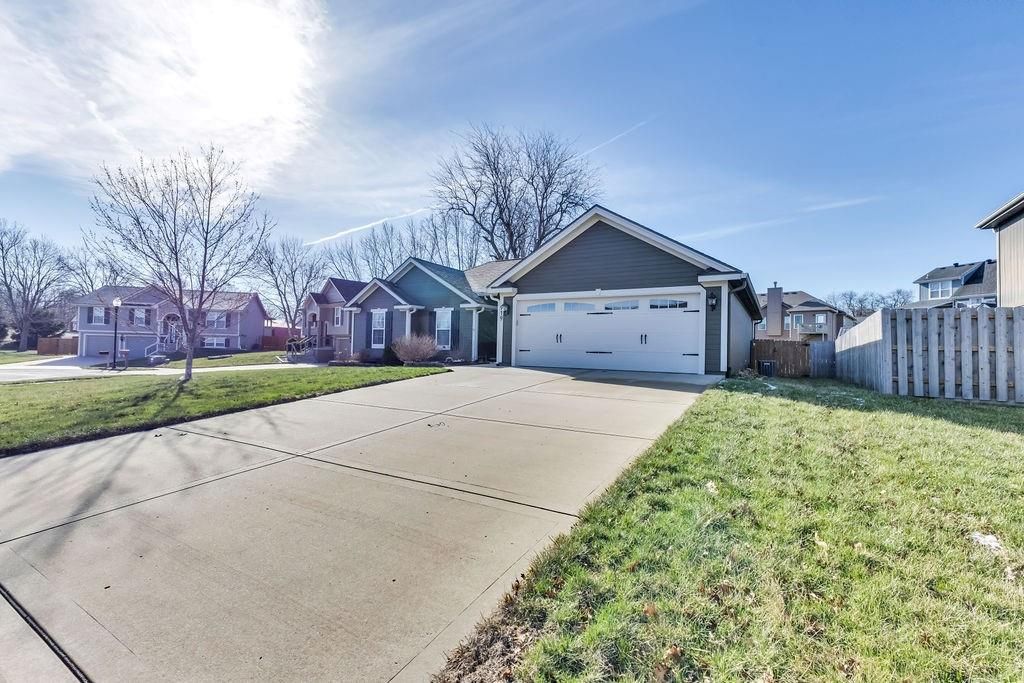 Photo of 919 E 8th Circle, Kearney, MO 64060 (MLS # 2608239)