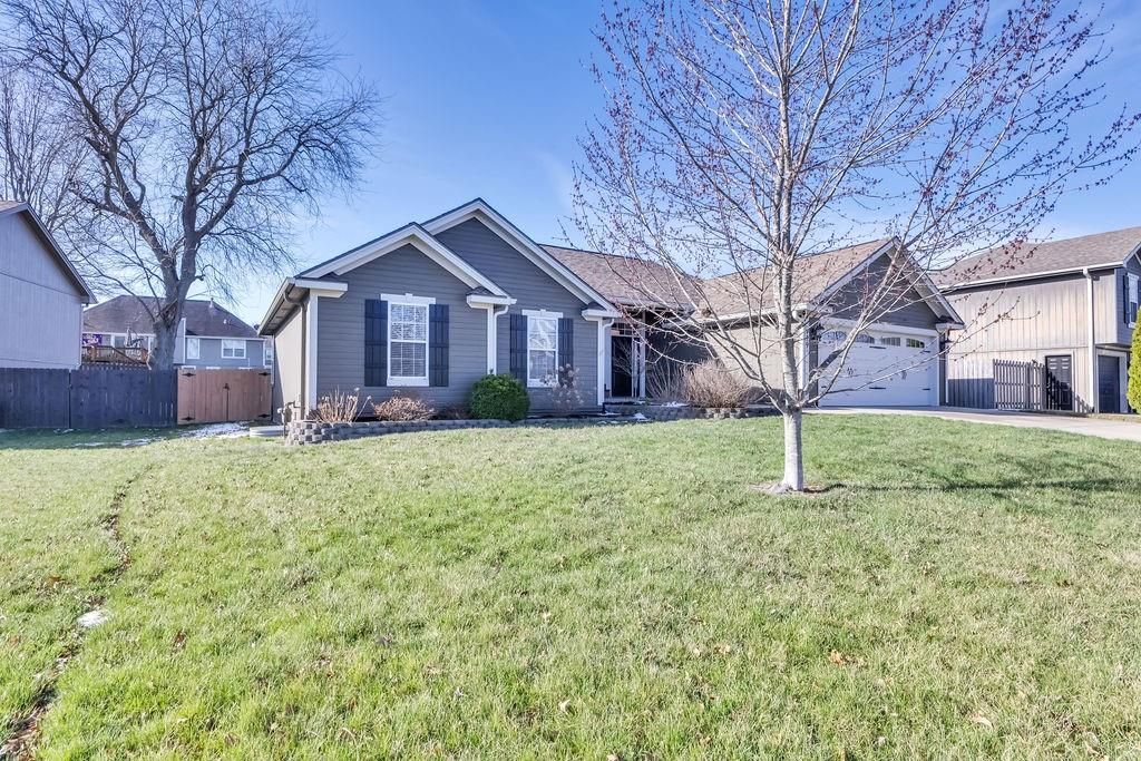 Photo of 919 E 8th Circle, Kearney, MO 64060 (MLS # 2608239)