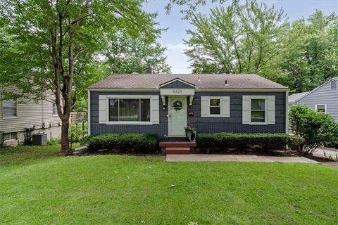 Photo of 8325 Locust Street, Kansas City, MO 64131 (MLS # 2625810)