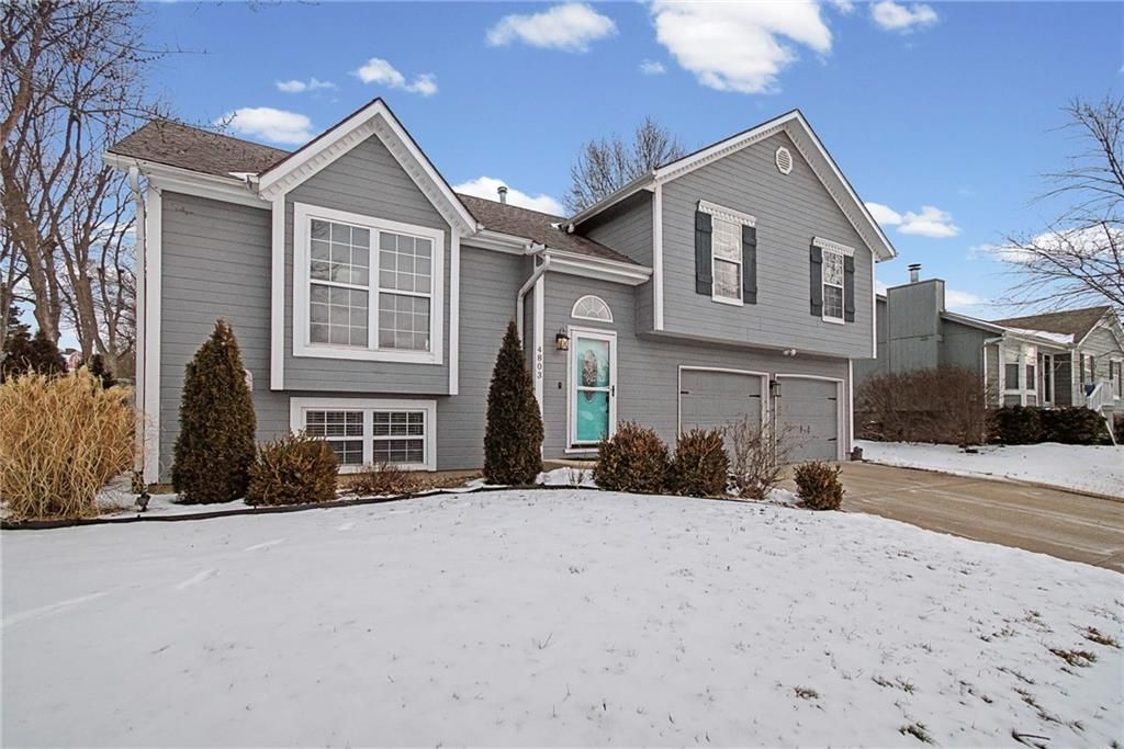 Photo of 4803 NW Pennington Lane, Blue Springs, MO 64015 (MLS # 2597790)