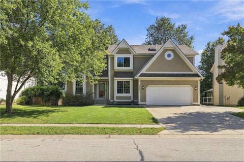 Photo of 1237 E Meadow Lane, Olathe, KS 66062 (MLS # 2640842)