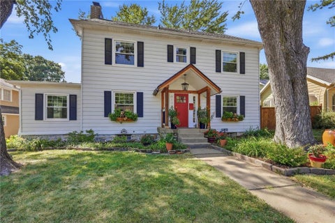 Photo of 6124 Oak Street, Kansas City, MO 64113 (MLS # 2646246)