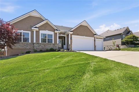 Photo of 9308 N Bellview Avenue, Kansas City, MO 64155 (MLS # 2618591)