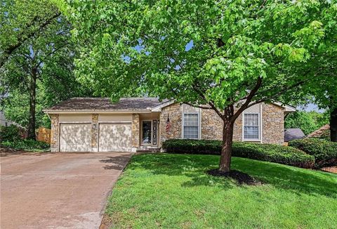 Photo of 1026 NE 97th Place, Kansas City, MO 64155 (MLS # 2616707)