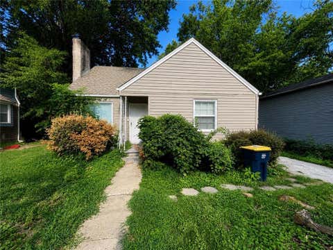Photo of 6721 Walrond Avenue, Kansas City, MO 64132 (MLS # 2637581)