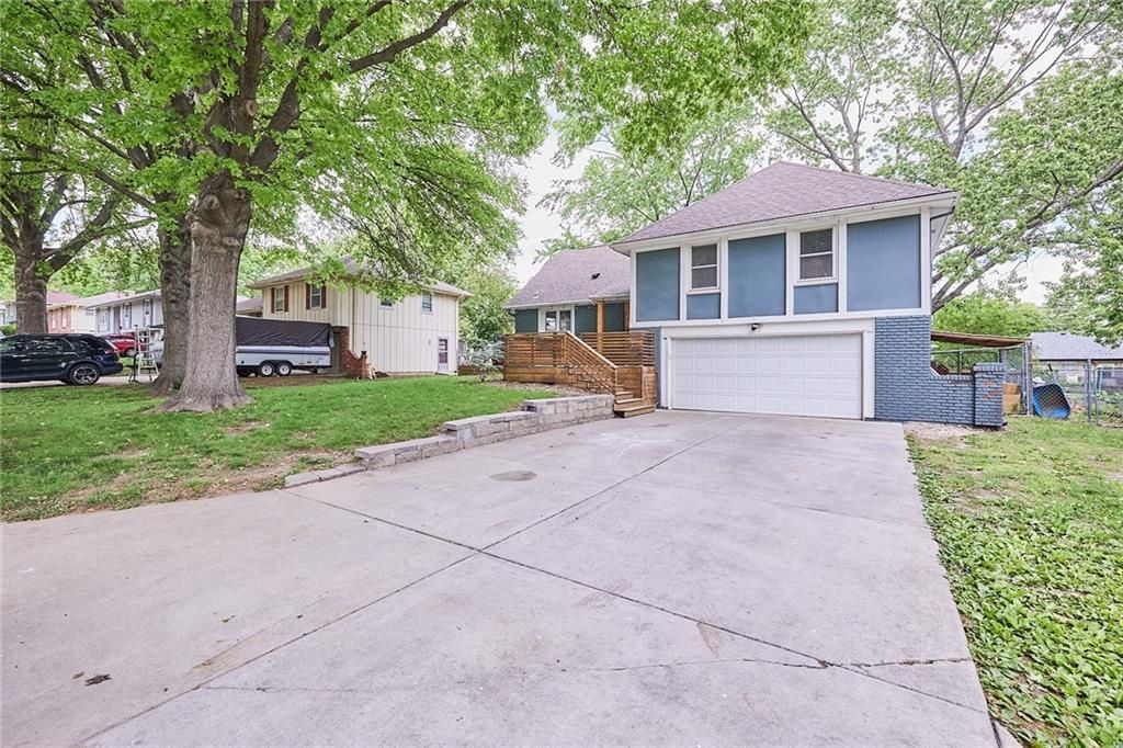Photo of 12719 CRYSTAL Avenue, Grandview, MO 64030 (MLS # 2618590)