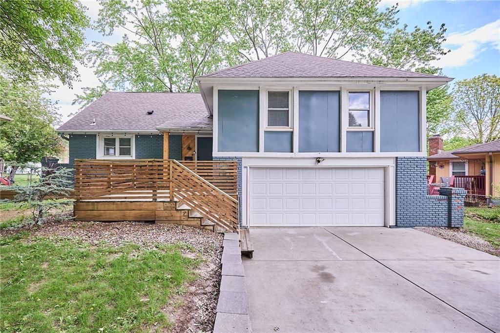 Photo of 12719 CRYSTAL Avenue, Grandview, MO 64030 (MLS # 2618590)