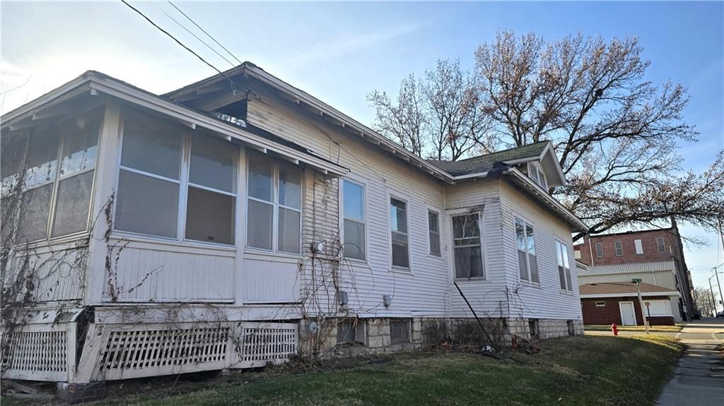Photo of 453 Elm Street, Chillicothe, MO 64601 (MLS # 2607498)