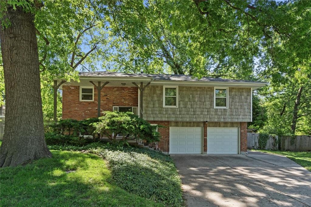 11209 E 60th Street, Raytown is a one-owner ready for new owners!