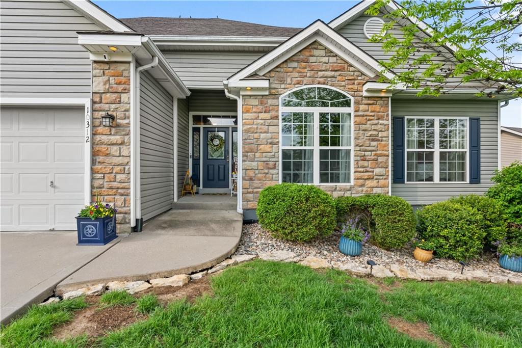 10312 N Hedges Avenue