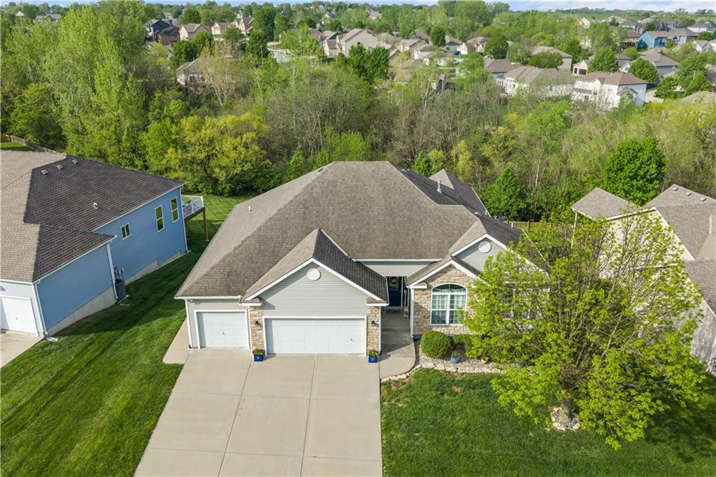 10312 N Hedges Avenue