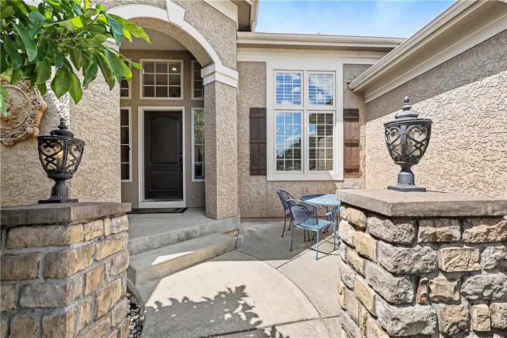 1616 NE Daltons Ridge Drive
