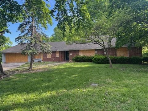 Photo of 3725 Blue Ridge Boulevard, Independence, MO 64052 (MLS # 2622344)