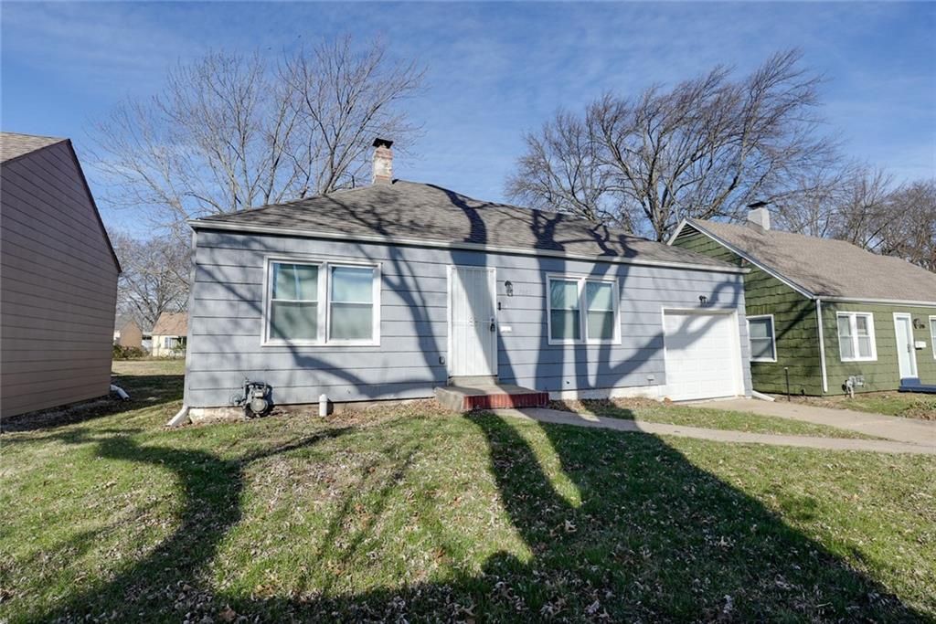 Photo of 7202 Lydia Avenue, Kansas City, MO 64131 (MLS # 2606262)