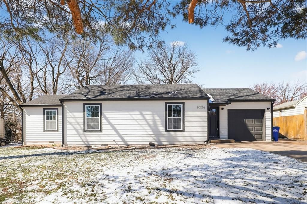 Photo of 8226 Hadley Street, Overland Park, KS 66204 (MLS # 2608282)