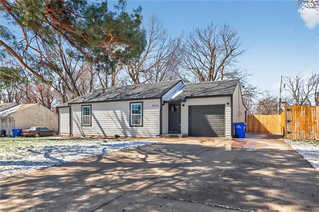 Photo of 8226 Hadley Street, Overland Park, KS 66204 (MLS # 2608282)