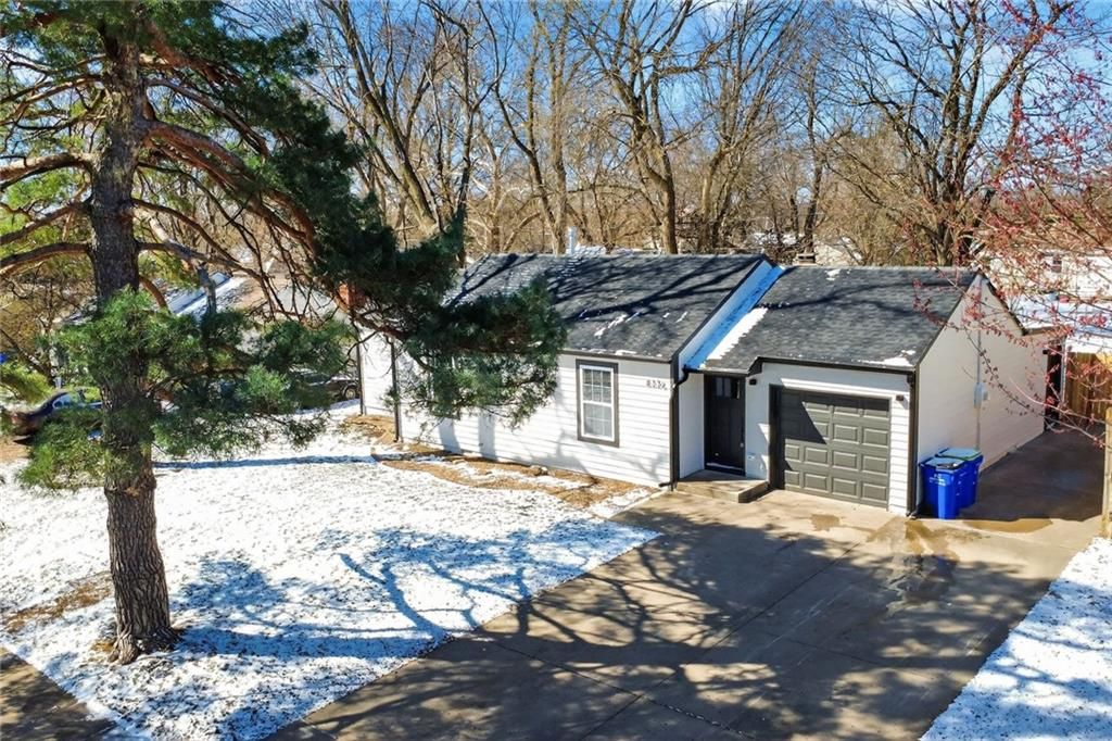 Photo of 8226 Hadley Street, Overland Park, KS 66204 (MLS # 2608282)