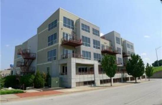 Photo 1 of 25 — 522 Locust Lane 404, Kansas City, MO 64106