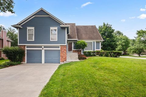 Photo of 9213 W 117th Terrace, Overland Park, KS 66210 (MLS # 2626284)