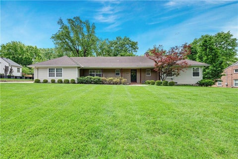 Photo of 1227 W 66 Street, Kansas City, MO 64113 (MLS # 2643860)