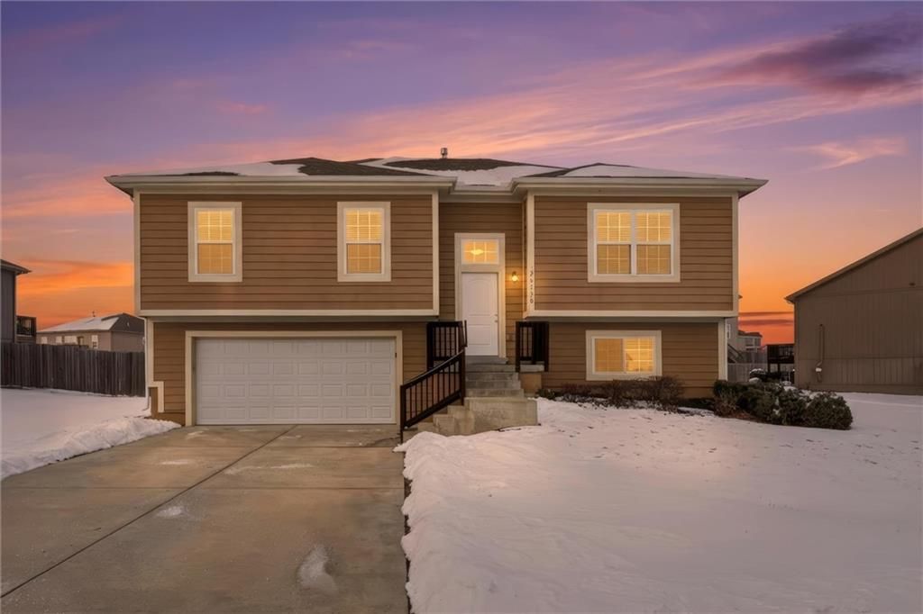 Photo of 26130 W 141st Court, Olathe, KS 66061 (MLS # 2597812)