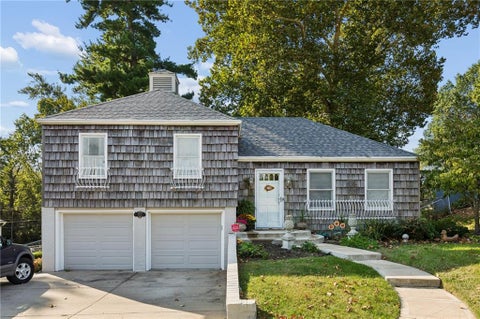 Photo of 1513 NE Englewood Road, Kansas City, MO 64118 (MLS # 2647805)