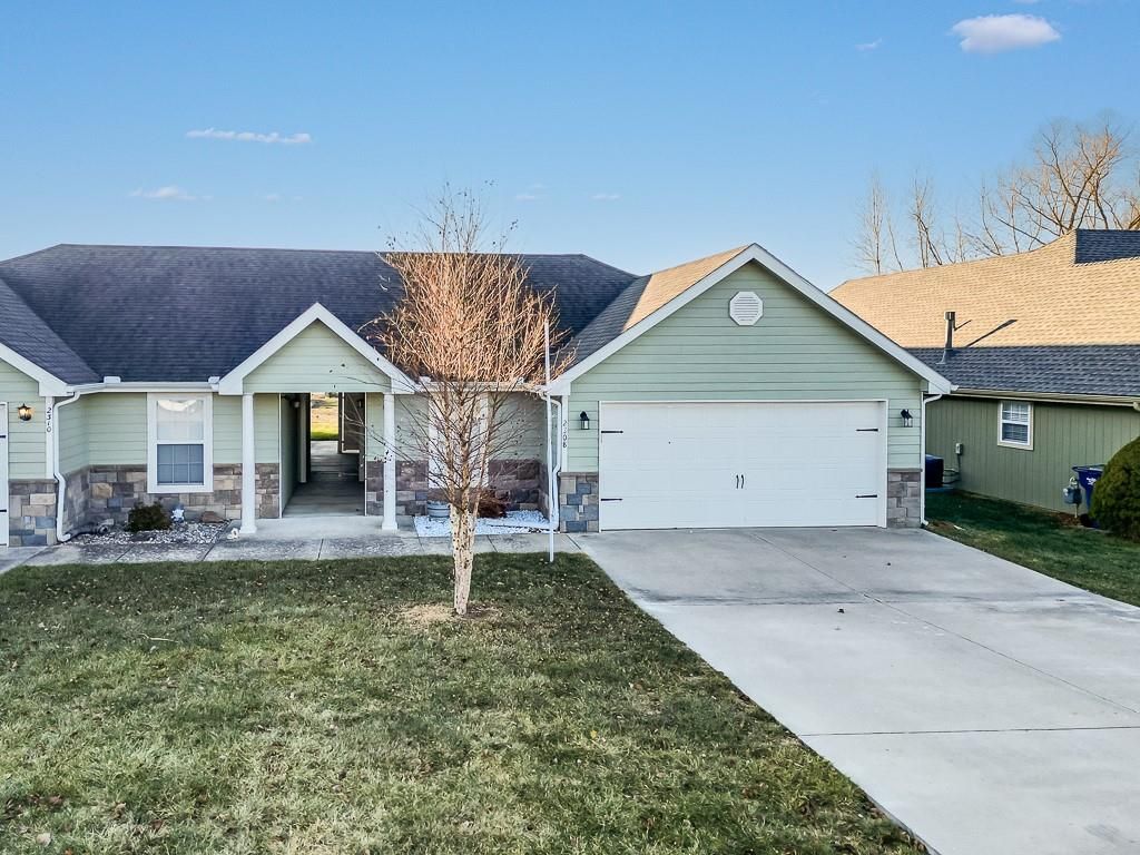 Photo of 2308 Sycamore Drive, Tonganoxie, KS 66086 (MLS # 2592178)