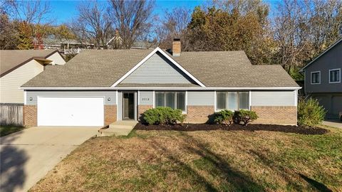 2018 Crossgate Drive, Lawrence, KS 66047 - MLS#: 2587941