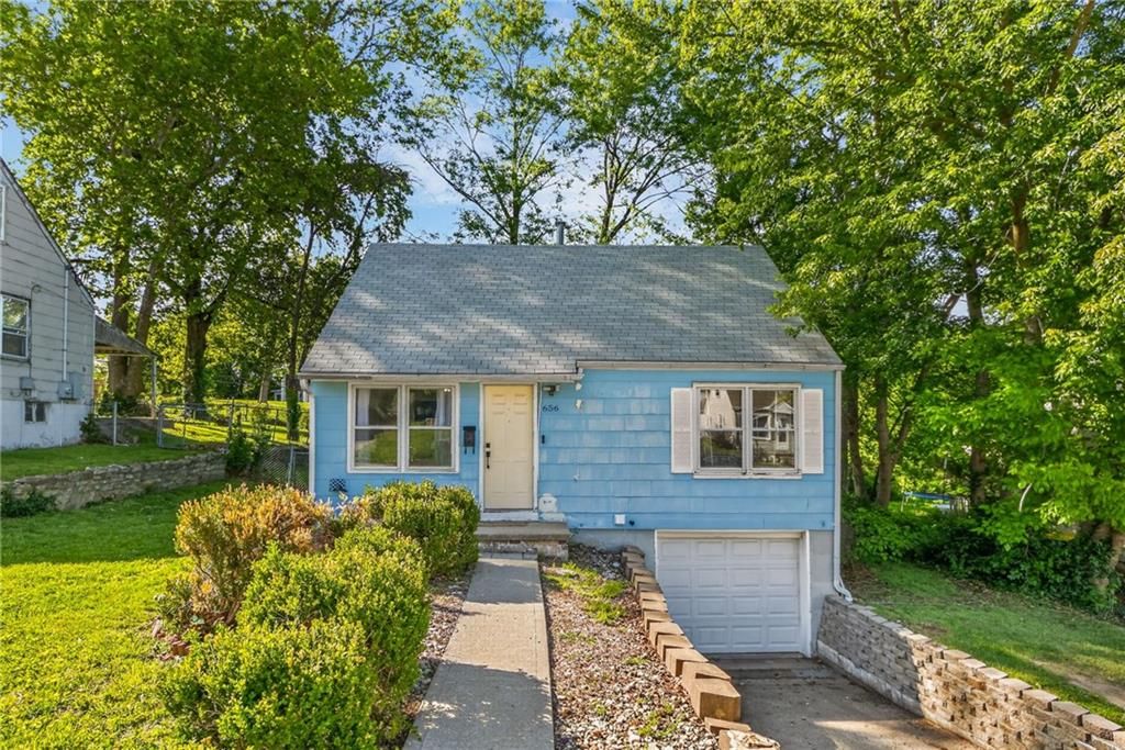 Photo of 656 Thornton Street, Liberty, MO 64068 (MLS # 2618893)
