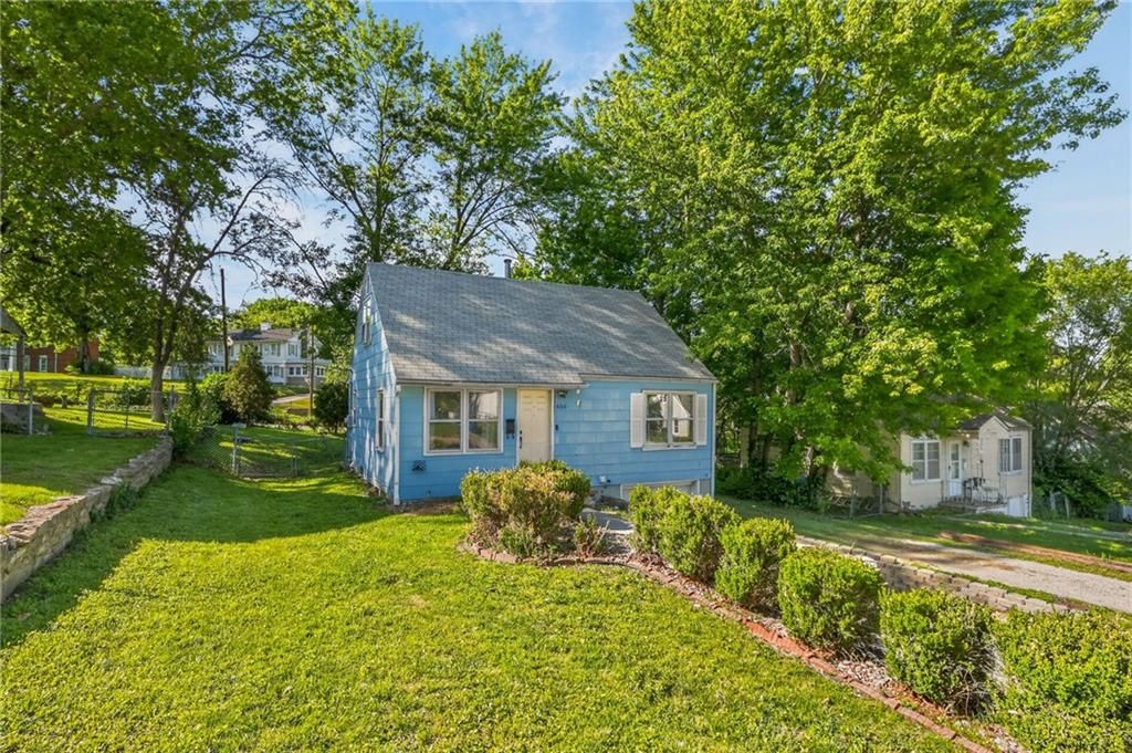 Photo of 656 Thornton Street, Liberty, MO 64068 (MLS # 2618893)