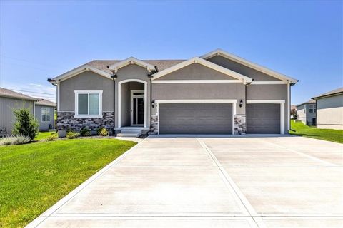 Photo of 19002 Millview Street, Spring Hill, KS 66083 (MLS # 2619992)