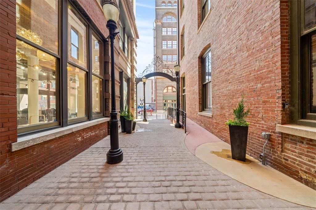 308 W 8th Street 712