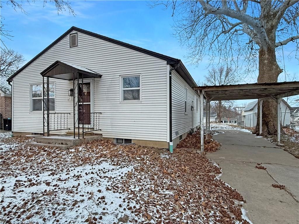 Photo of 504 W 29th Street, Higginsville, MO 64037 (MLS # 2596957)