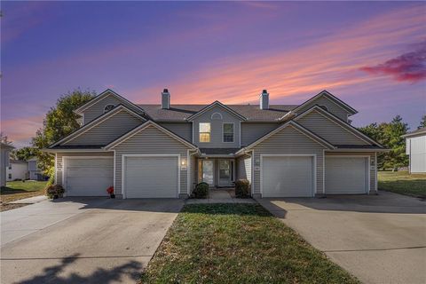 Photo of 1324 SE Norwood Drive, Lees Summit, MO 64081 (MLS # 2583587)