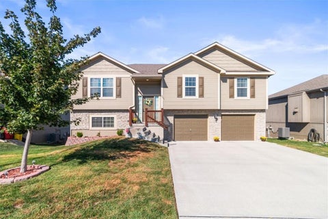 Photo of 1252 NW High View Drive, Grain Valley, MO 64029 (MLS # 2647306)