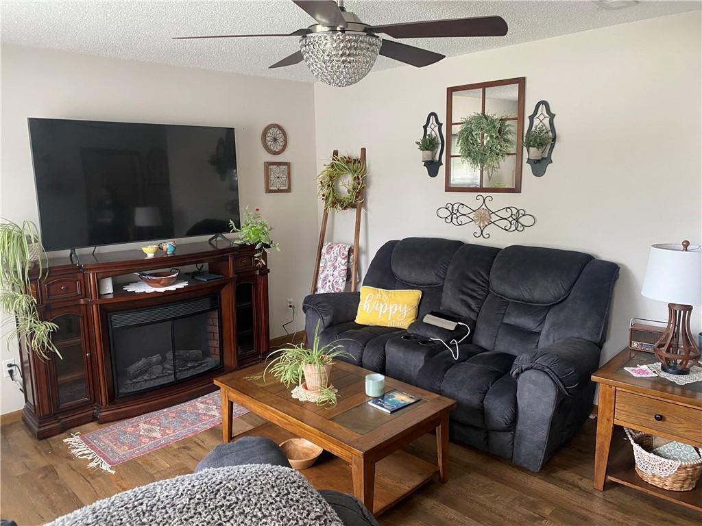 905/907 NW Willow Drive