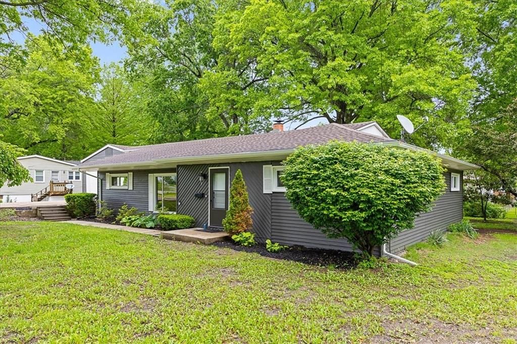 Photo of 5105 S Marion Avenue, Independence, MO 64055 (MLS # 2618403)