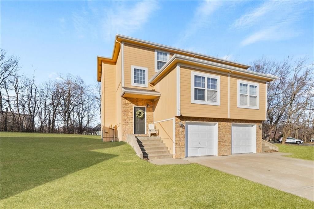 Photo of 1948 N 80th Court, Kansas City, KS 66112 (MLS # 2591884)