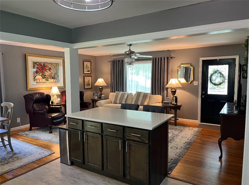 St Joseph, Missouri 64506, United States, 3 Bedrooms Bedrooms, ,2 BathroomsBathrooms,Residential,Pending,162121