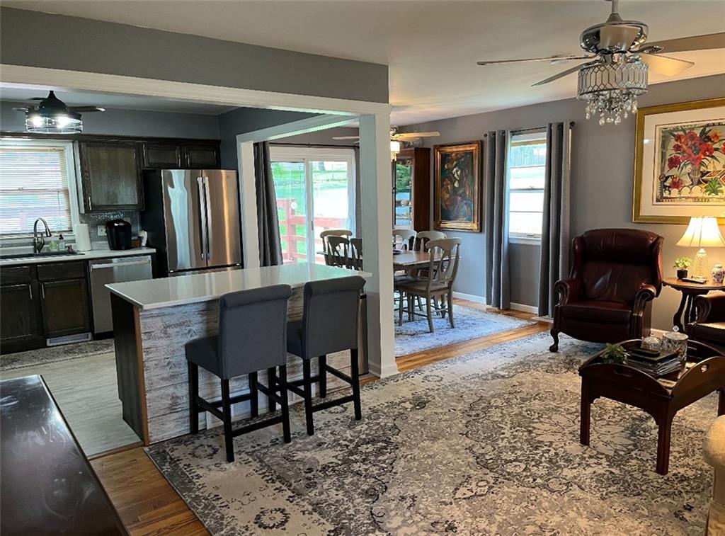 St Joseph, Missouri 64506, United States, 3 Bedrooms Bedrooms, ,2 BathroomsBathrooms,Residential,Pending,162121