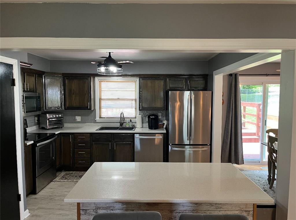 St Joseph, Missouri 64506, United States, 3 Bedrooms Bedrooms, ,2 BathroomsBathrooms,Residential,Pending,162121