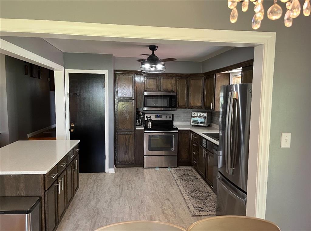 St Joseph, Missouri 64506, United States, 3 Bedrooms Bedrooms, ,2 BathroomsBathrooms,Residential,Pending,162121