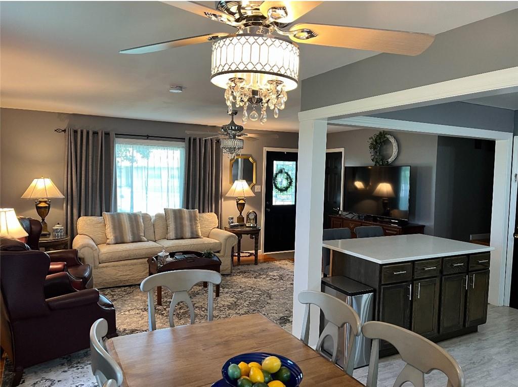 St Joseph, Missouri 64506, United States, 3 Bedrooms Bedrooms, ,2 BathroomsBathrooms,Residential,Pending,162121