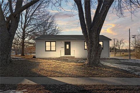 Photo of 13100 6th Street, Grandview, MO 64030 (MLS # 2622891)